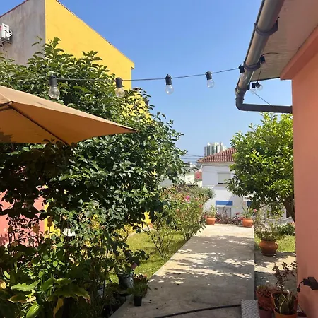 Cantinho Rosas - 500m Away Holiday home *