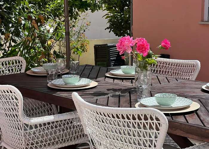 Cantinho Rosas - 500m Away Holiday home *