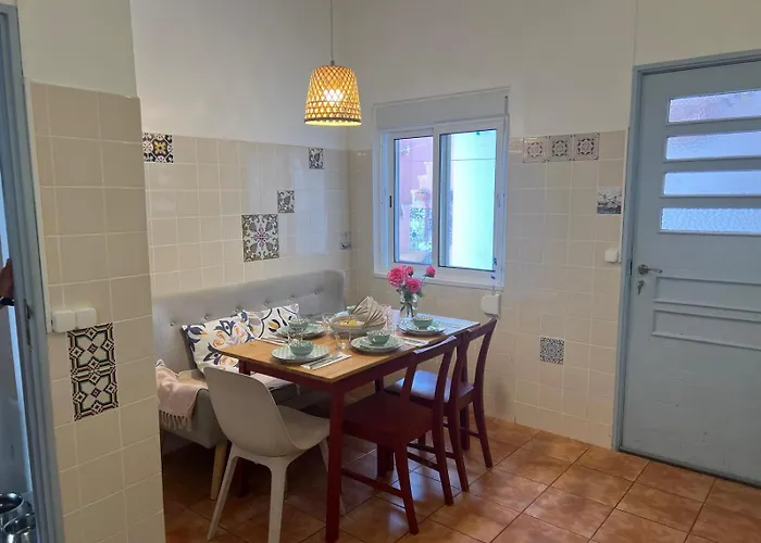 Cantinho Rosas - 500m Away Casa vacanze